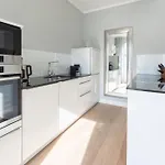 First Lands End Appartement