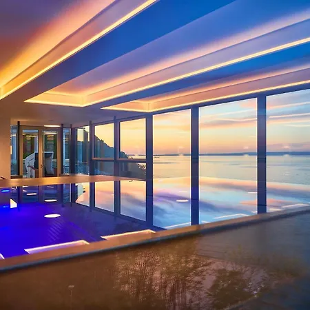 First Lands End アパート *