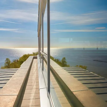 アパート First Lands End *