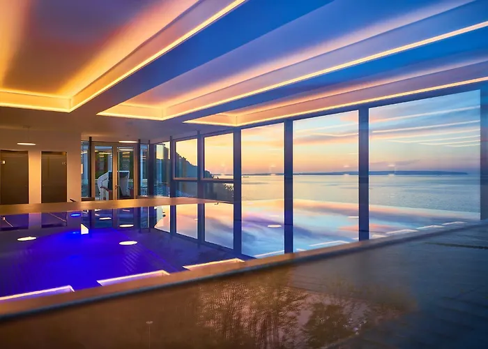 Apartment First Lands End